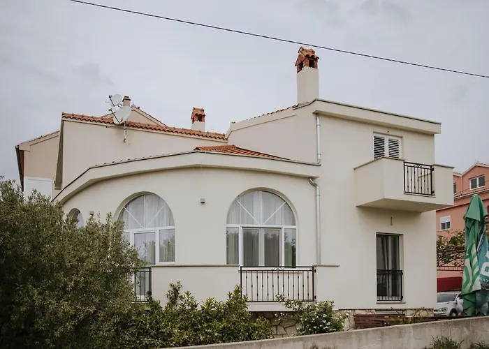 Anic House